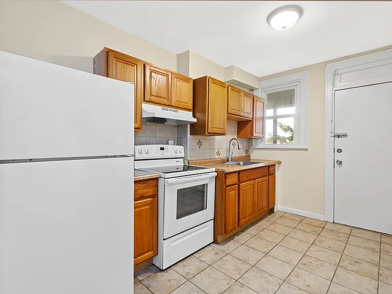 2228 S Braddock Ave — Photo 4