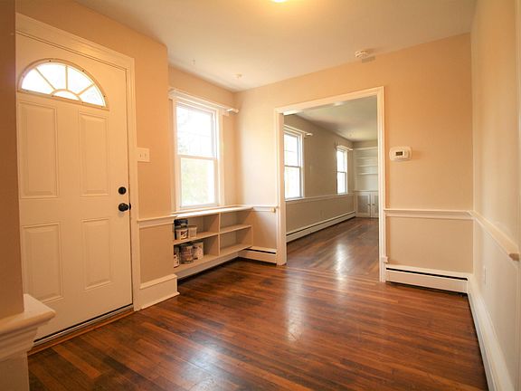 3rd image of 301 S Franklin Blvd