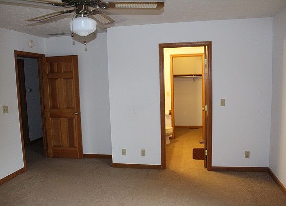 master bath/ walk in closet