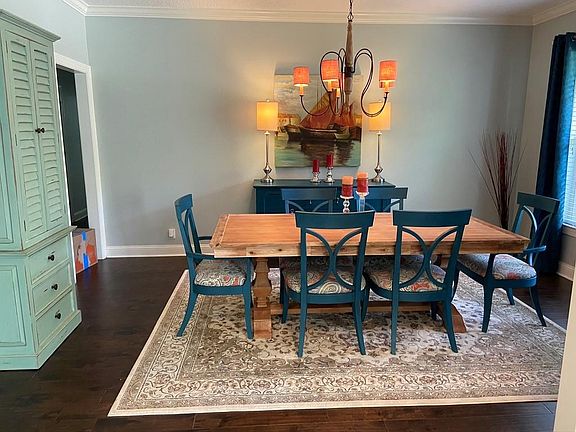 5th image of 121 Southern Oaks Ln