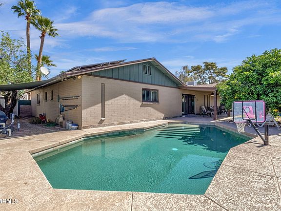 5th image of 709 E ROYAL PALM Road E