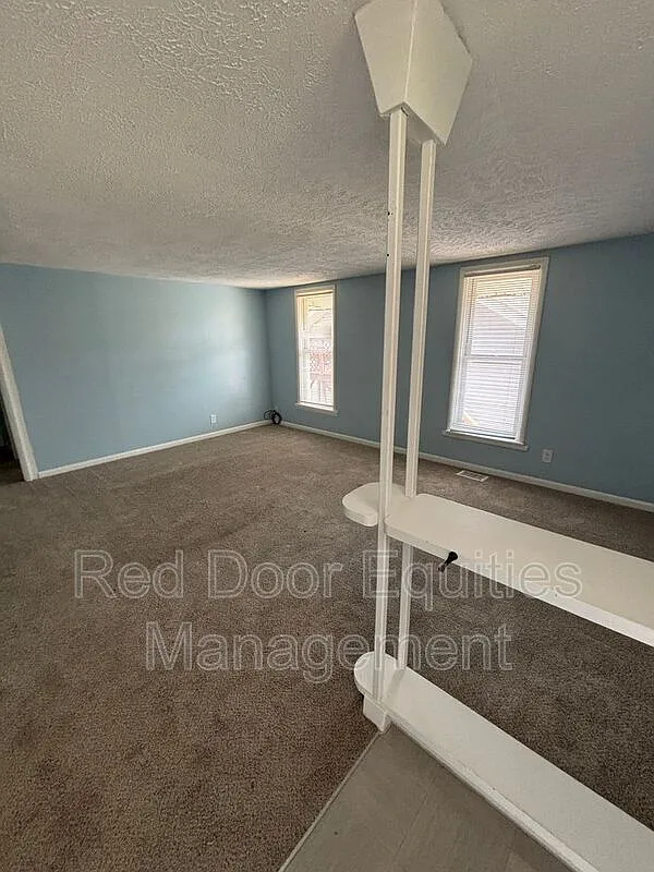 2 bed, 1.0 bath, $1,300 — Photo 3