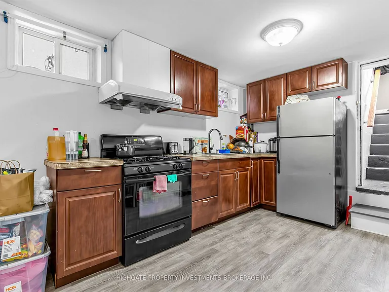 210 Gowan Ave #BASEMENT — Photo 8