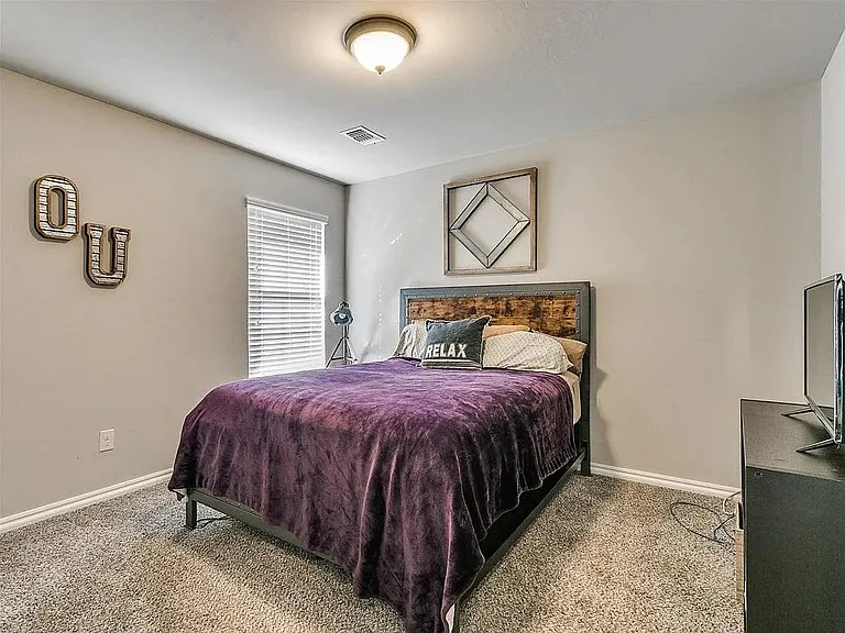 525 Talon Dr — Photo 31