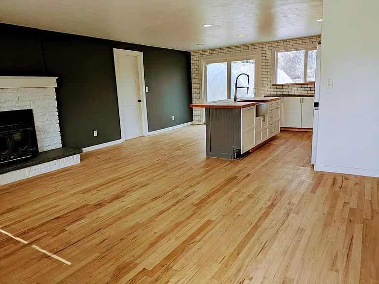 4310 W Clark St — Photo 1