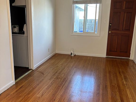 4th image of 364 Oxford St