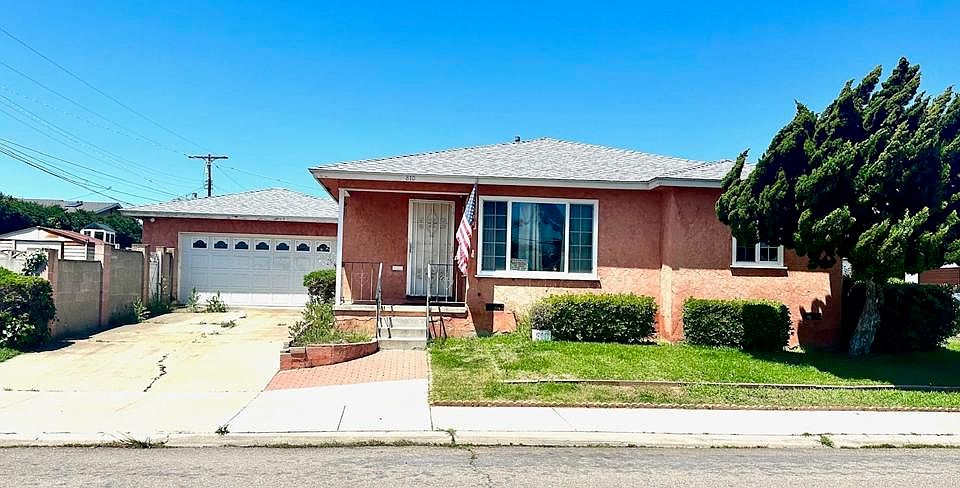 1st image of 810 Corvina St
