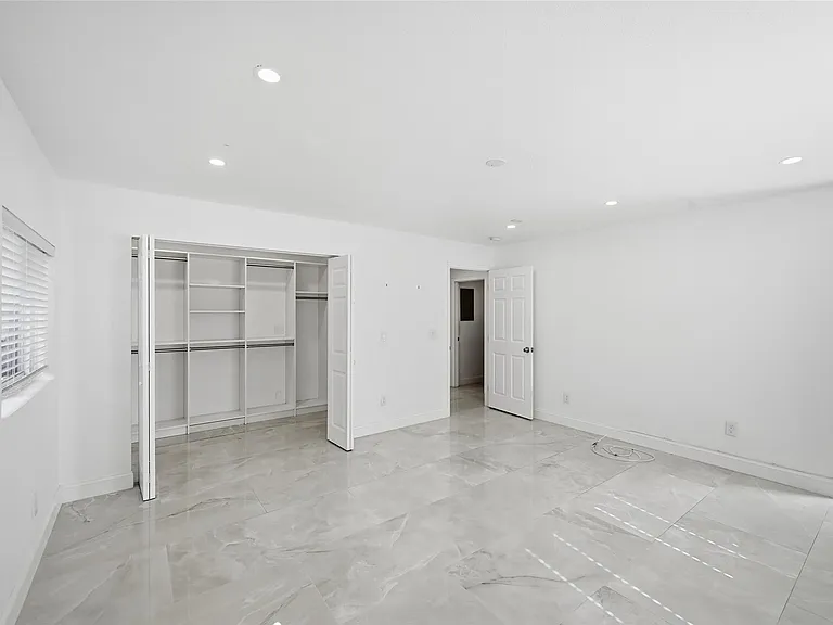 1400 SE 8th Ave — Photo 18