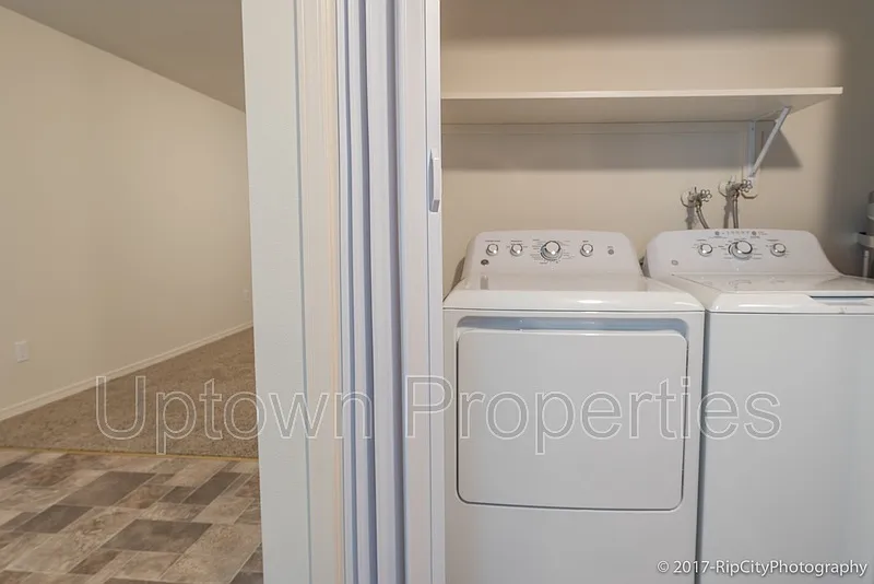 2 bed, 1.0 bath, 832 sqft, $1,395 — Photo 3