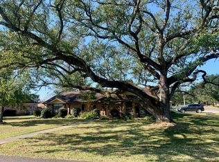 199 Live Oak St, Bridge City, TX 77611