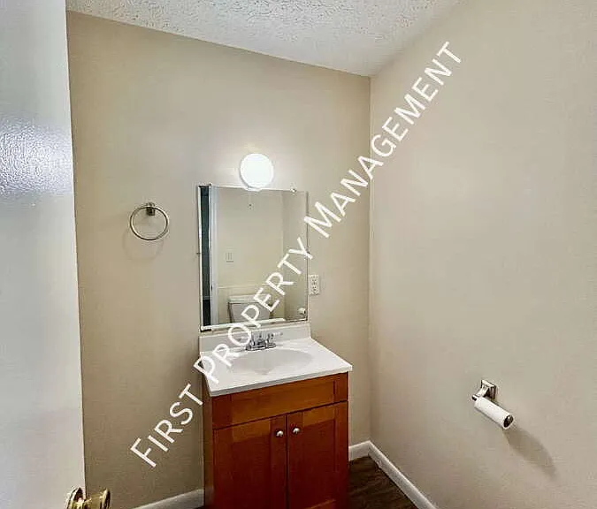 1045 Blanton Dr — Photo 8