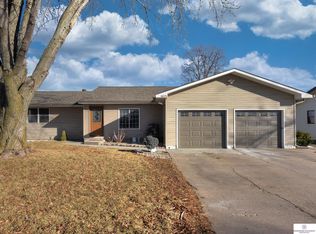 605 Maple St, Kennard, NE 68034