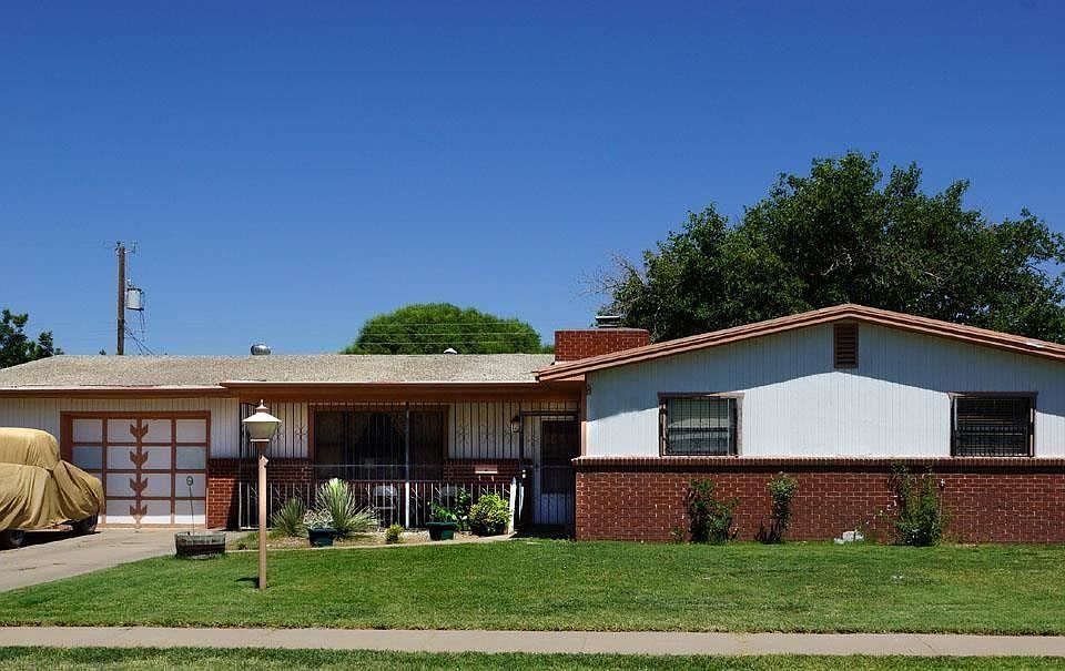 1st image of 2205 Palomar Dr