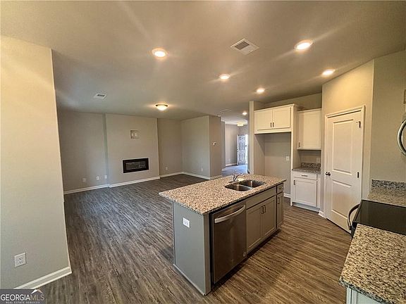 5th image of 162 Millers Ln