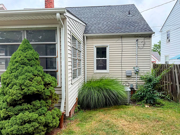 10806 Plymouth Ave — Photo 18