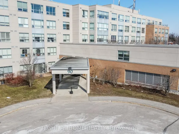 90 Dean Ave #106, Barrie, ON L4N 0M3