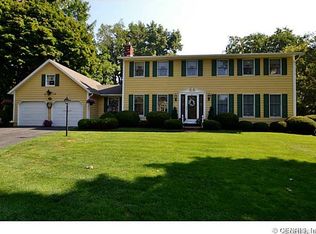 22 Twin Circle Dr, Rochester, NY 14624