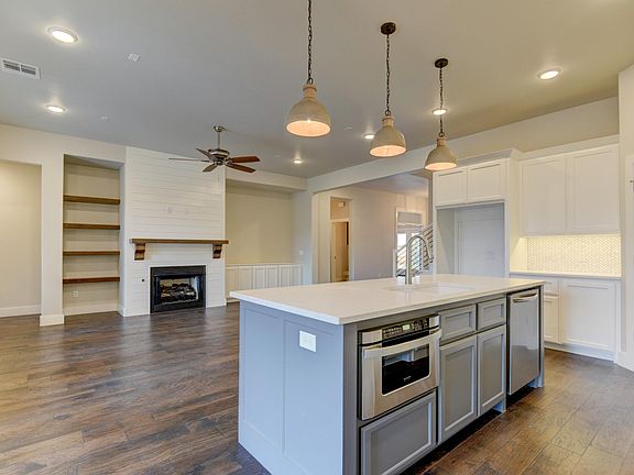 Kitchen/living