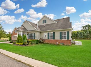 29481 Trail Creek Dr, New Boston, MI 48164