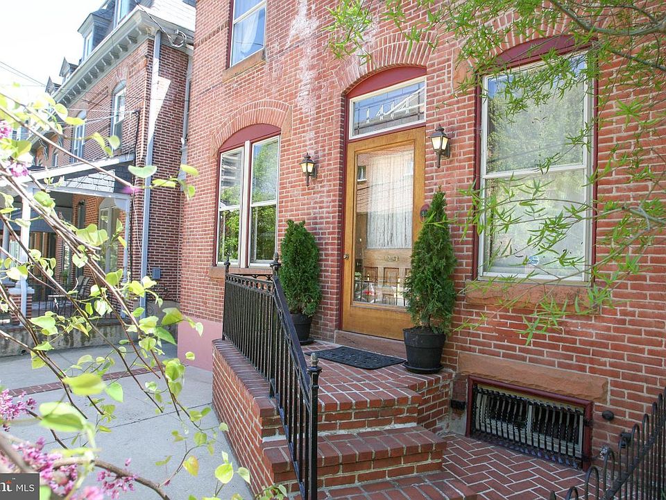 1st image of 1414 N Van Buren St