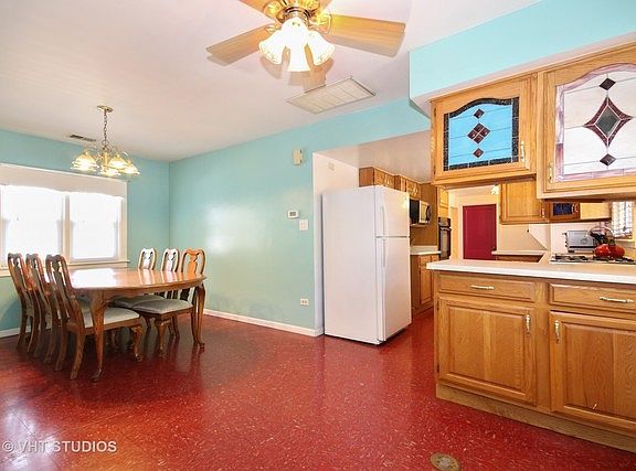 4th image of 6055 W 93rd St