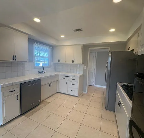 7108 Santa Ana Cir — Photo 3