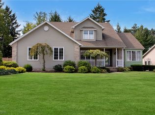 271 S Bayshore Dr, Columbiana, OH
