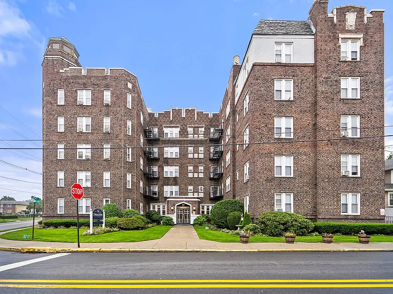 101 Terrace Avenue Apartments — Photo 15