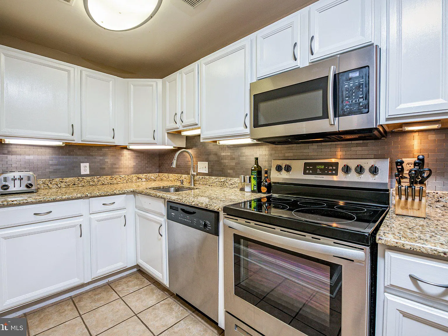 3 bed, 2.5 bath, 2295 sqft, $3,600 — Photo 4