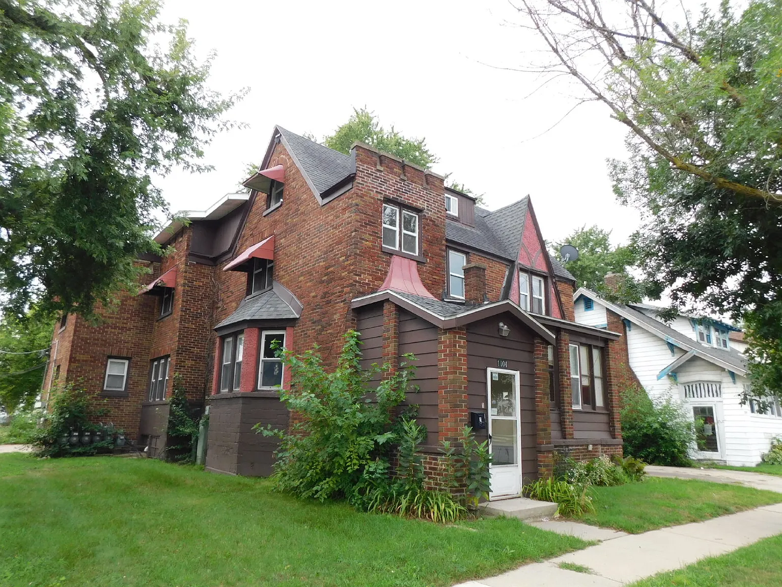 2 bed, 1.0 bath, 800 sqft, $895 — Photo 1