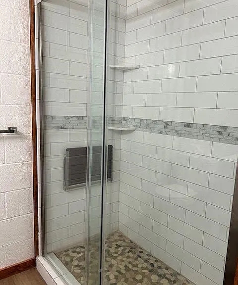 633 N Commercial St — Photo 11