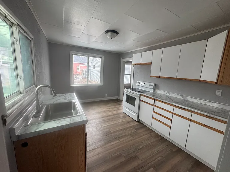 1714 Marne Ave — Photo 3