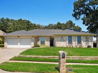 1000 Forest Trail Ct, Euless, TX 76039