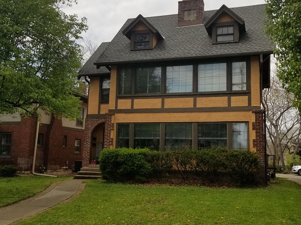 Second-floor unit with plenty of sunlight within KC_s historic Valentine neighborhood - situated close to everything fun in town