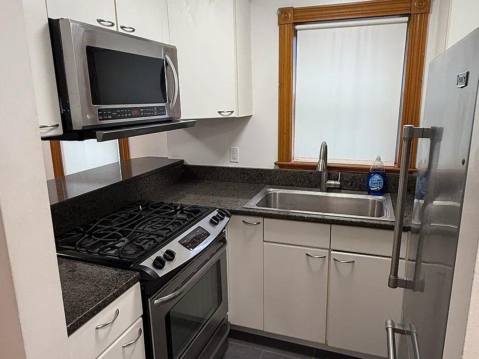 16 Warren St #1