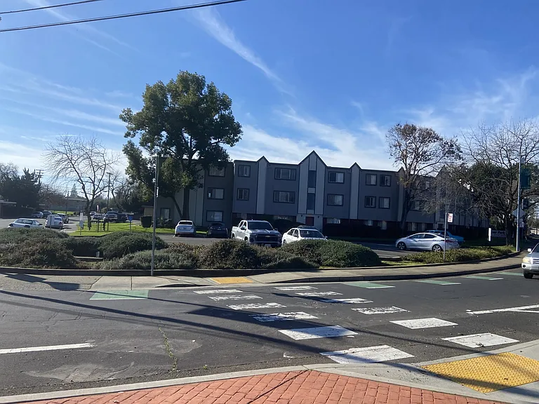 Beautiful central location between J & H Street. Well maintained lush garden landscaping surrounding property. One free assigned parking space per unit. Reserve your unit today! It's a great price at $1,775_ 2x2
_846sq' / $1,545_1x1_ 606sq'_