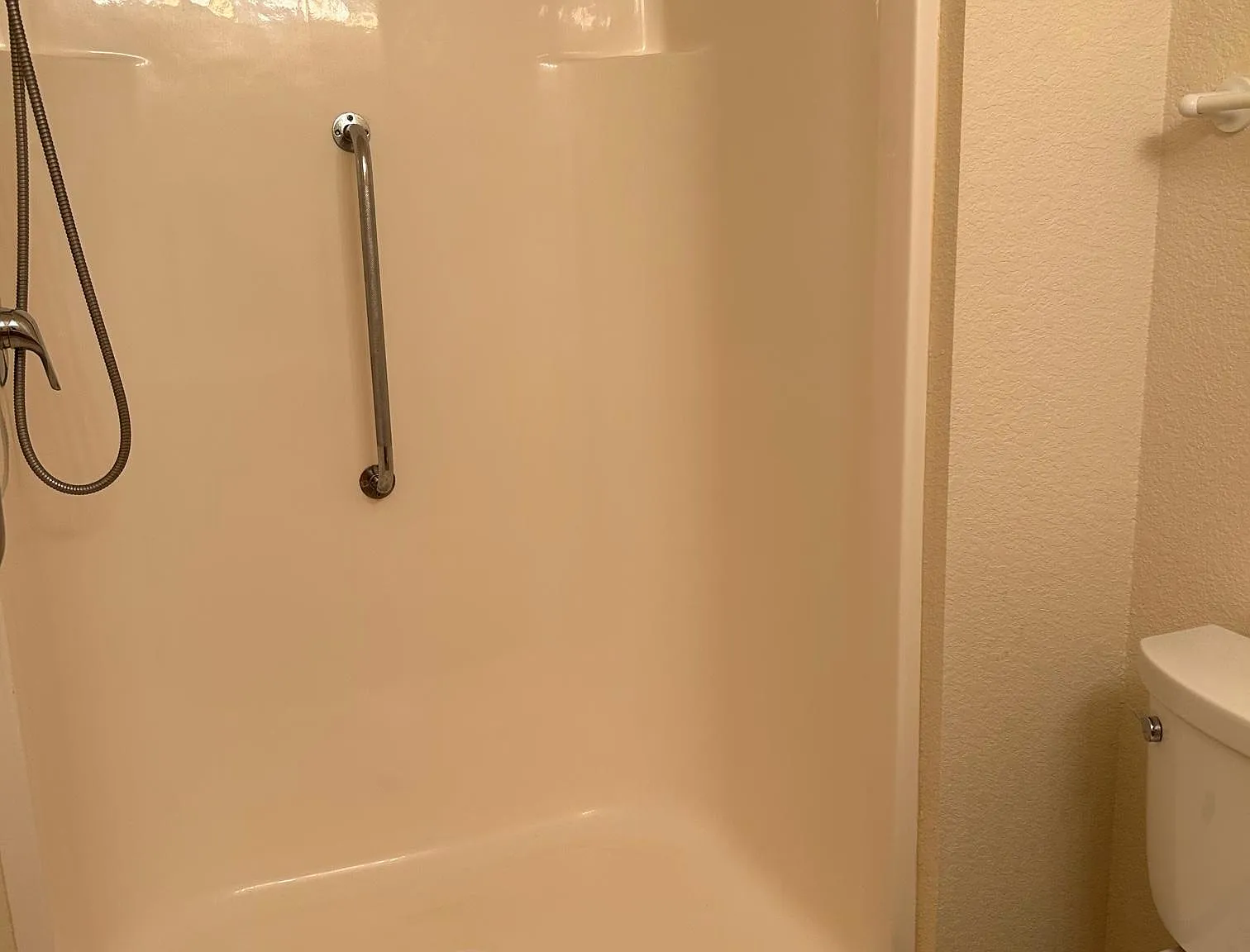 2 bed, 1100 sqft, $2,200 — Photo 4