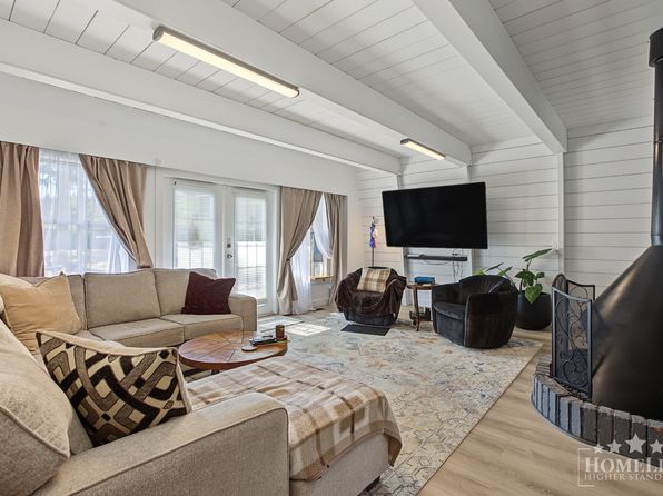 3 bedroom rental in Surrey — photo 4