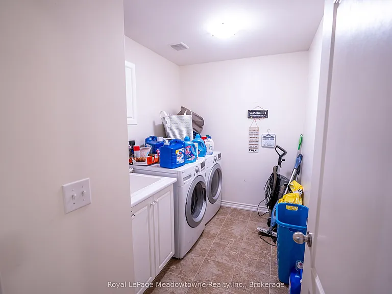 1528 Chretien St — Photo 23