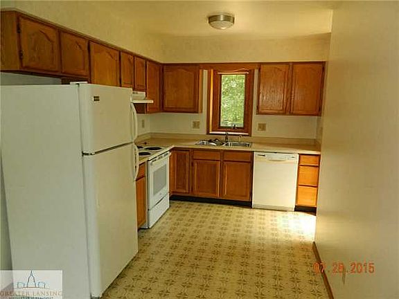 4th image of 2192 Park Ln