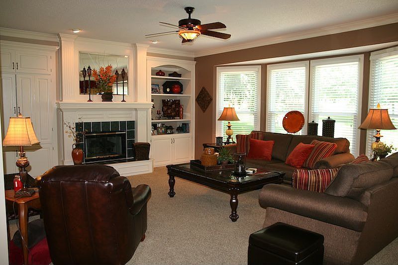 Great room with gas fireplac
