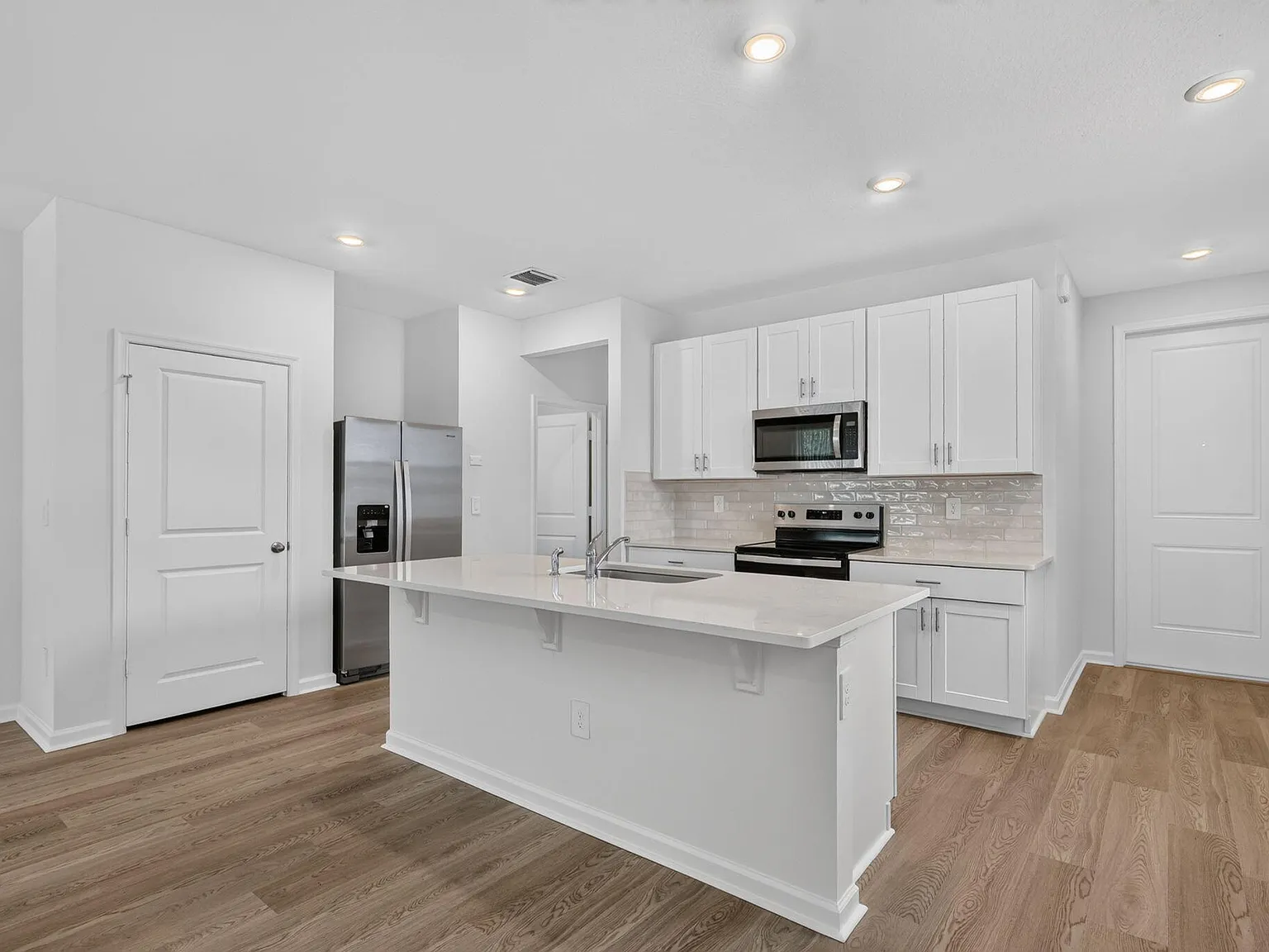 3 bed, 2.5 bath, 1808 sqft, $2,550 — Photo 3