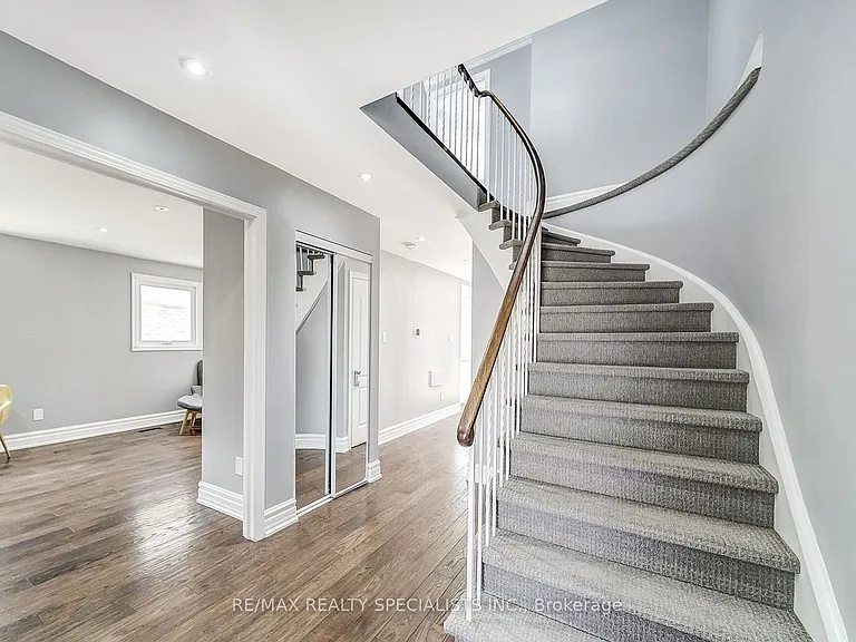 3148 Harris Cres #UPPER — Photo 11