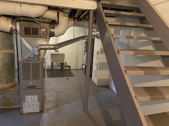 3rd image of 9126 Mettetal St