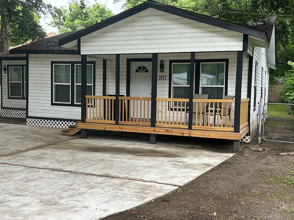 1st image of 1011 N Valderas St