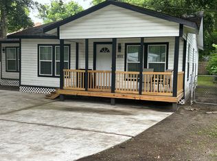 1011 N Valderas St, Angleton, TX 77515