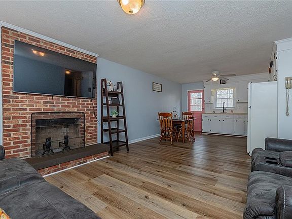 2nd image of 2047 Old Mountain Rd