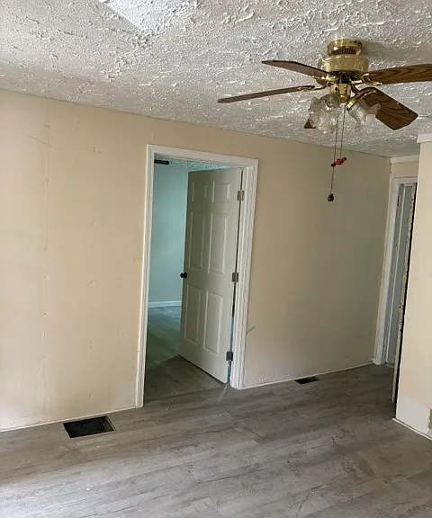 114 E Walnut Ave — Photo 3