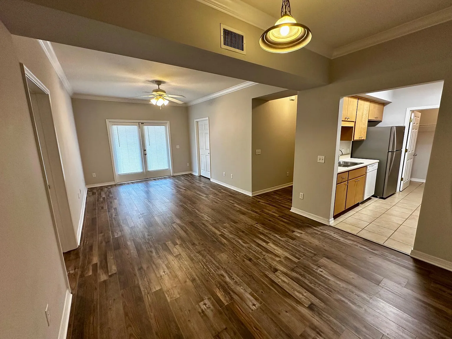 2 bed, 2.0 bath, 1100 sqft, $1,600 — Photo 4