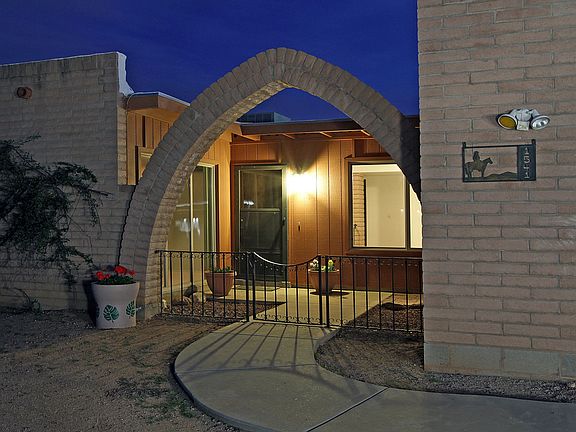 3rd image of 1541 W Daybreak Cir